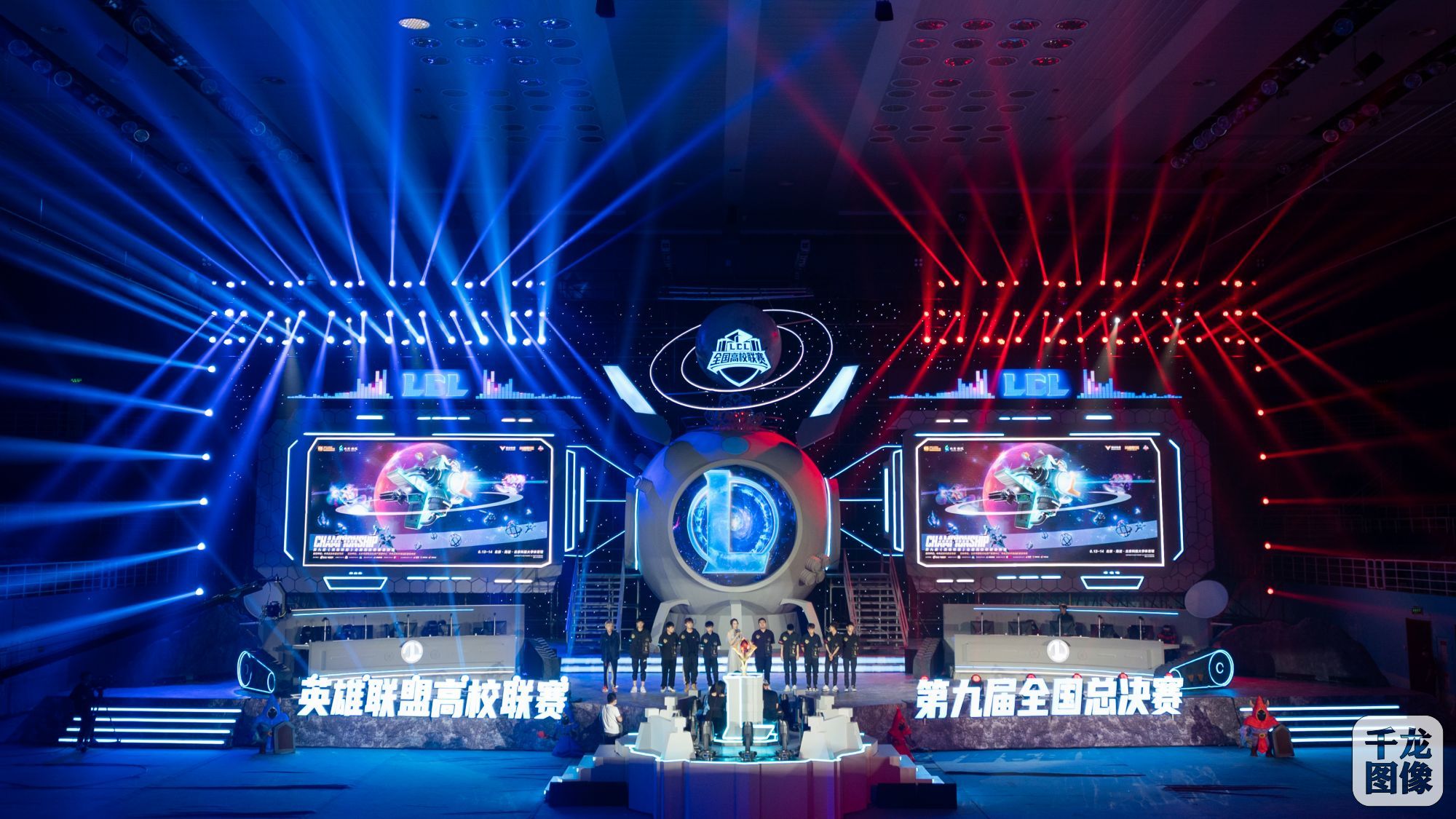 G2团战配合掌控比赛节奏，BLG小组出线形势严峻